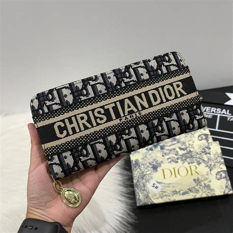 dompet dior terbaru.